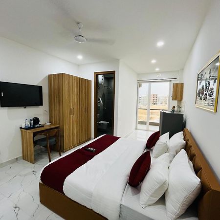The Lodgers Studio Apartment Infront Of Artemis Hospital Gurugram Gurgaon Eksteriør bilde