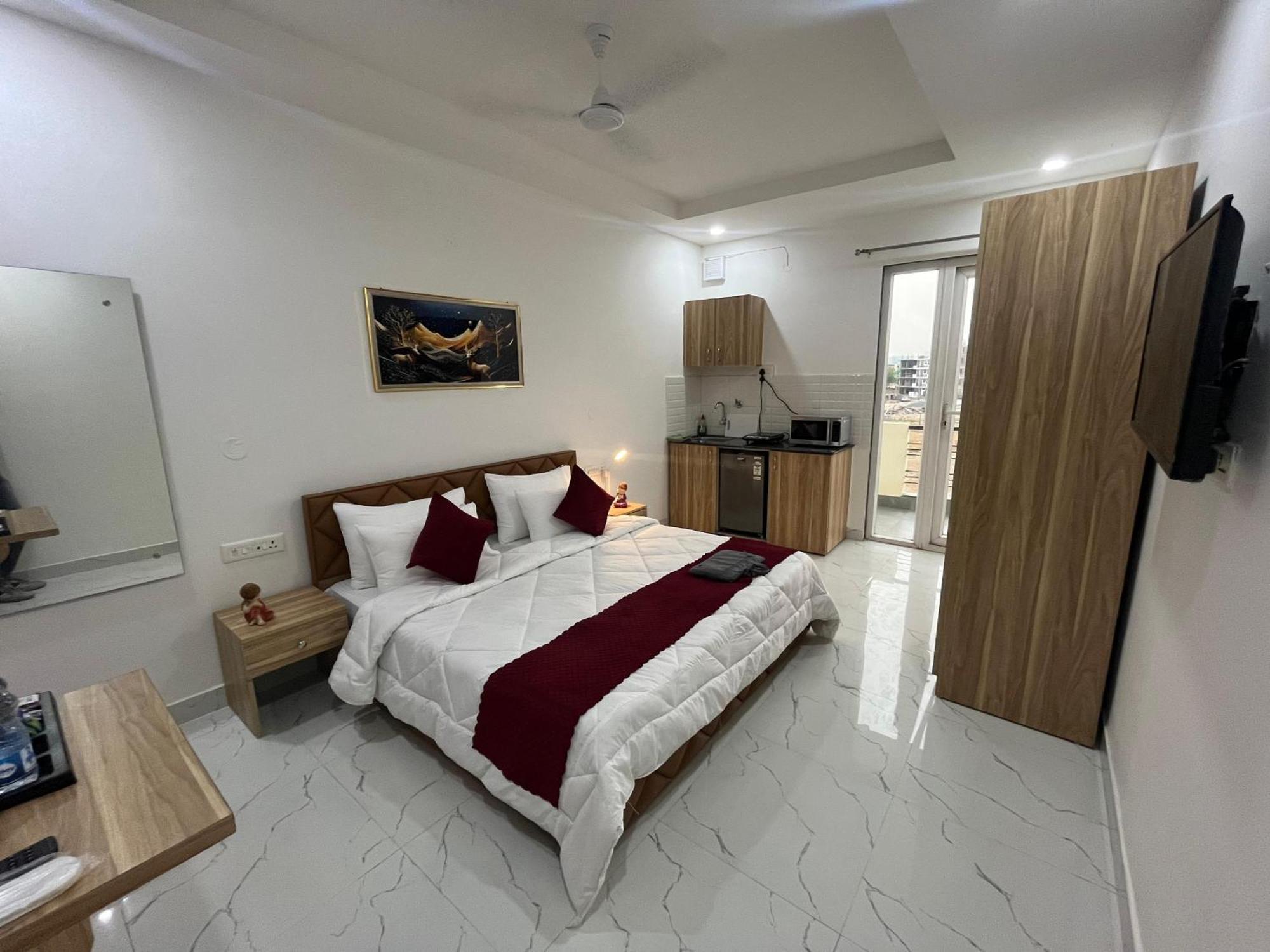 The Lodgers Studio Apartment Infront Of Artemis Hospital Gurugram Gurgaon Eksteriør bilde