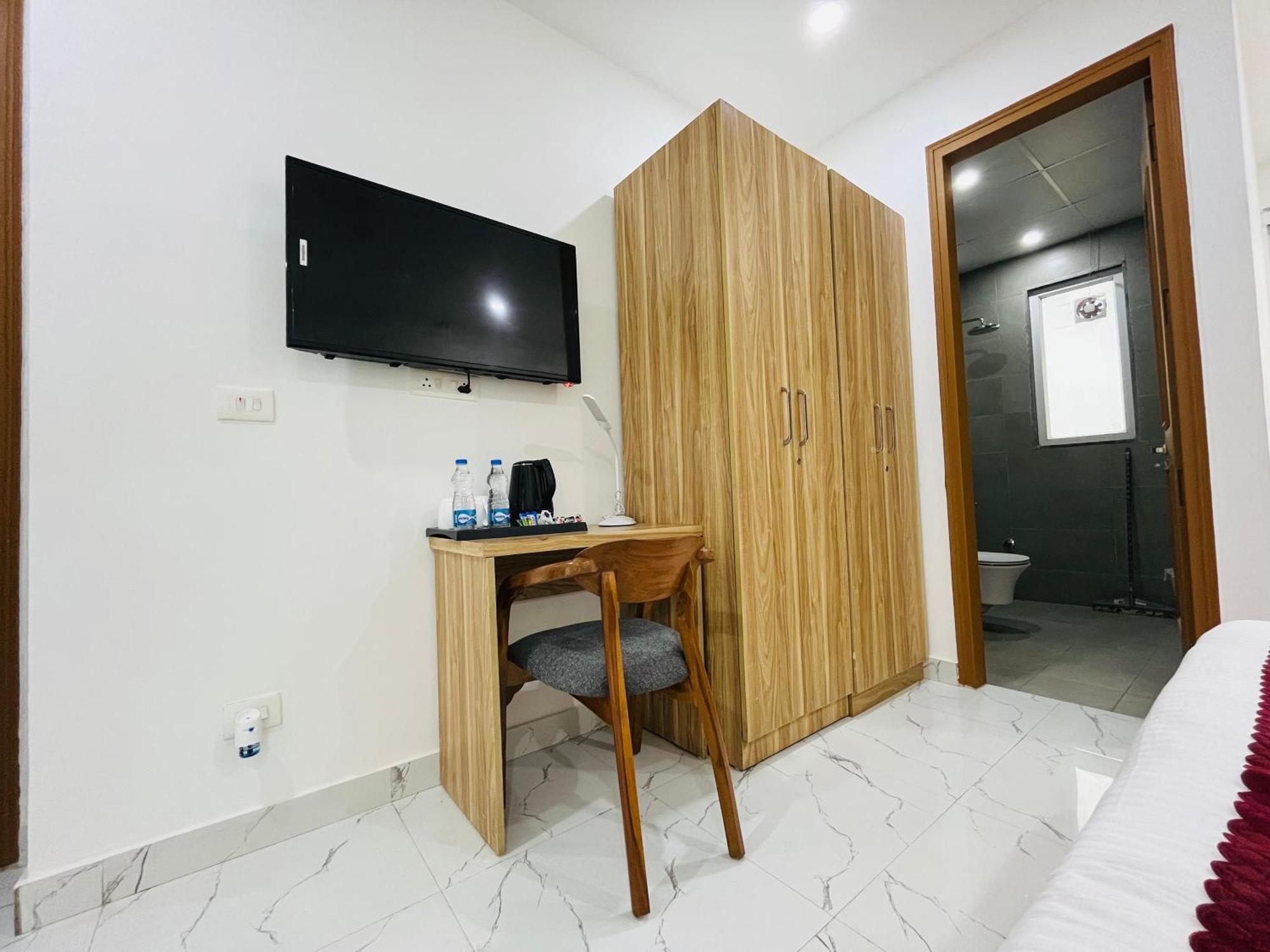 The Lodgers Studio Apartment Infront Of Artemis Hospital Gurugram Gurgaon Eksteriør bilde
