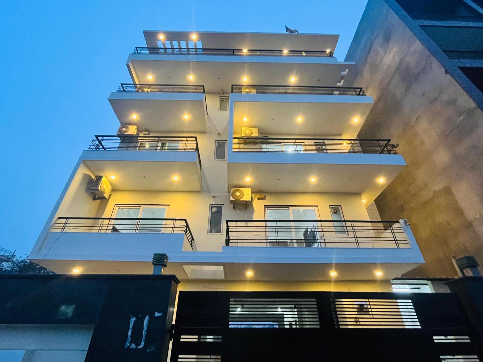The Lodgers Studio Apartment Infront Of Artemis Hospital Gurugram Gurgaon Eksteriør bilde