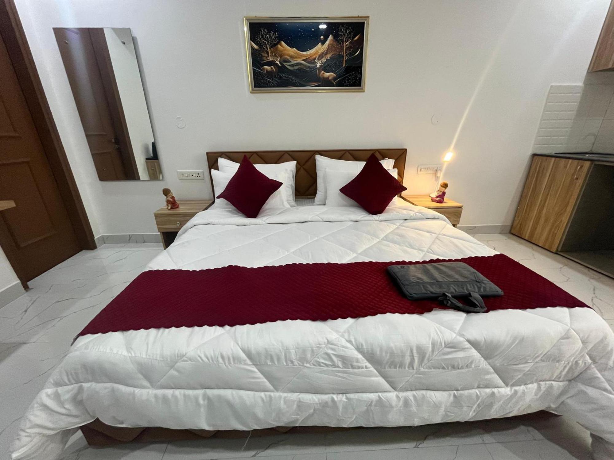 The Lodgers Studio Apartment Infront Of Artemis Hospital Gurugram Gurgaon Eksteriør bilde