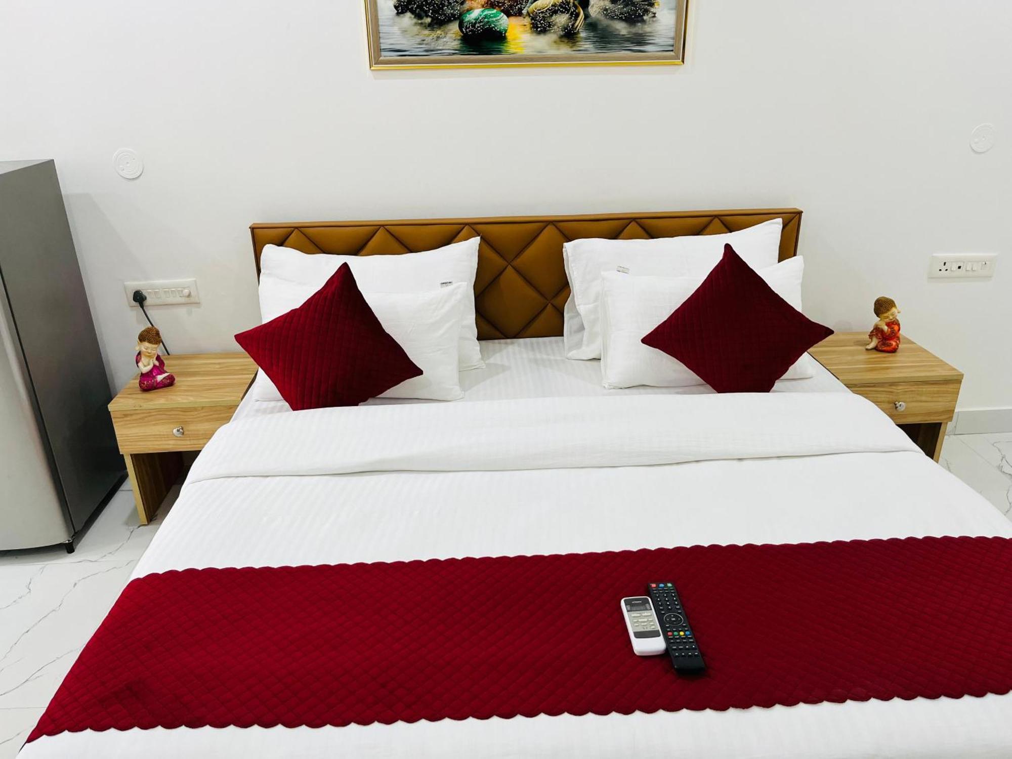 The Lodgers Studio Apartment Infront Of Artemis Hospital Gurugram Gurgaon Eksteriør bilde