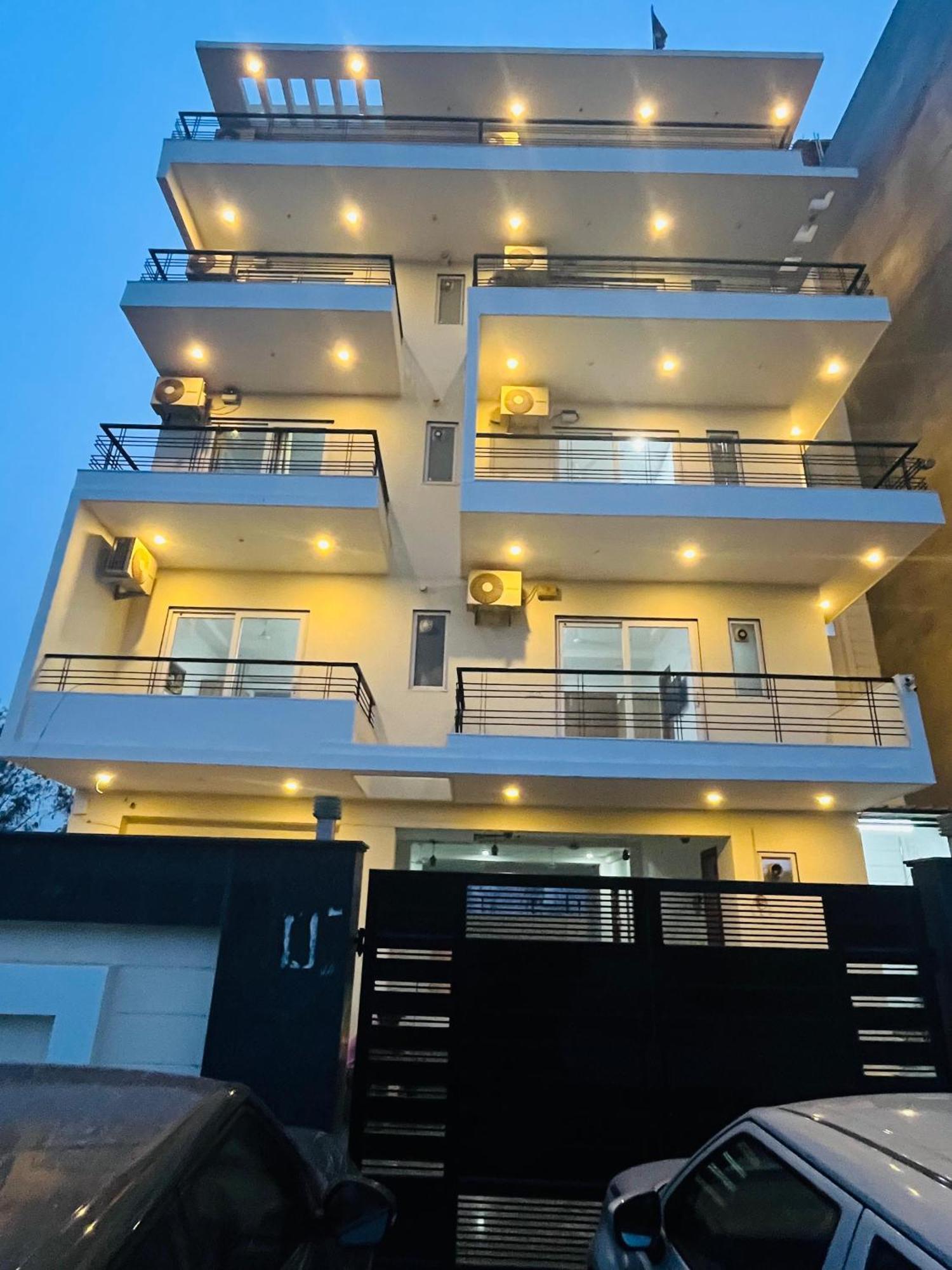 The Lodgers Studio Apartment Infront Of Artemis Hospital Gurugram Gurgaon Eksteriør bilde