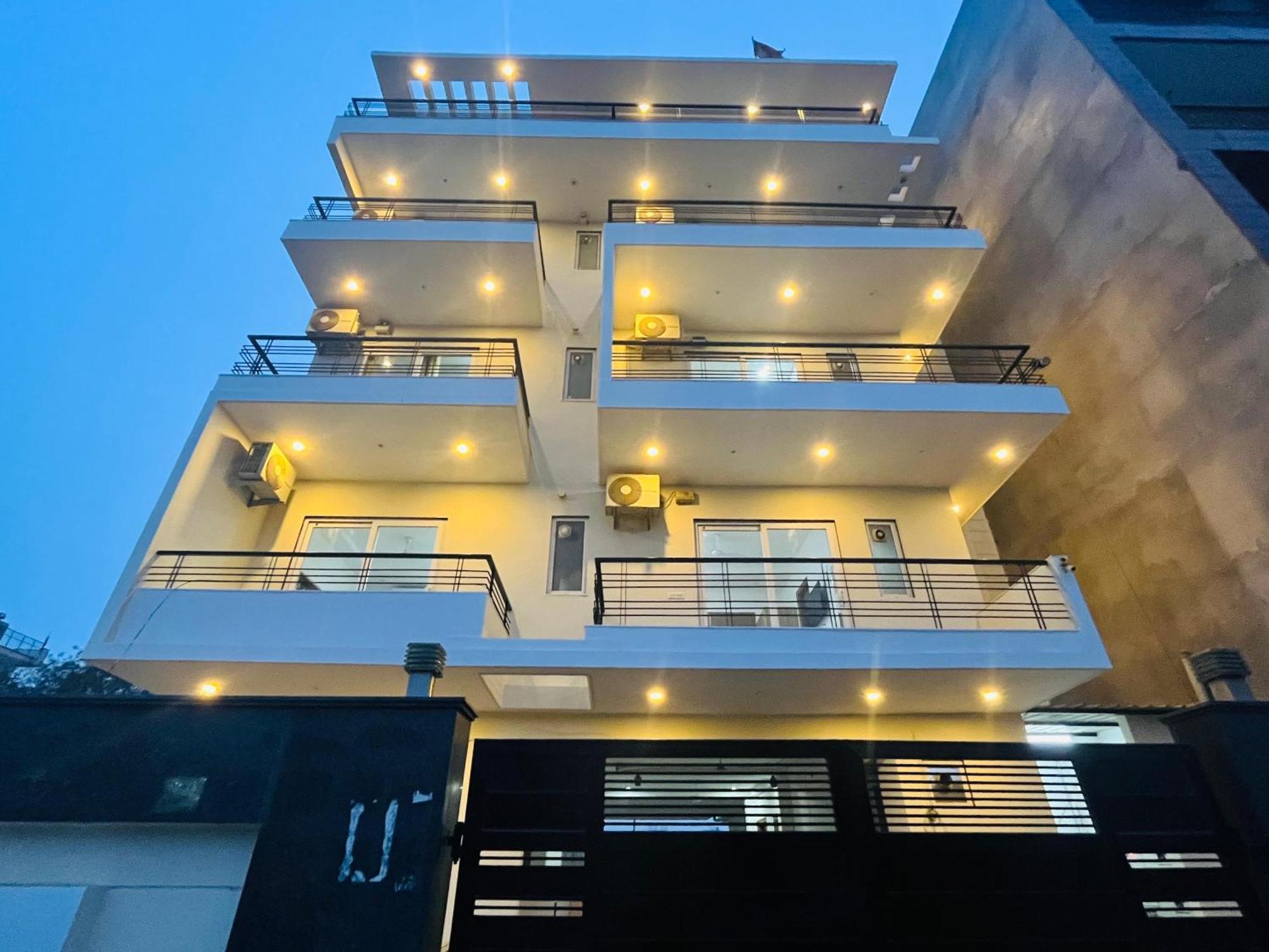 The Lodgers Studio Apartment Infront Of Artemis Hospital Gurugram Gurgaon Eksteriør bilde