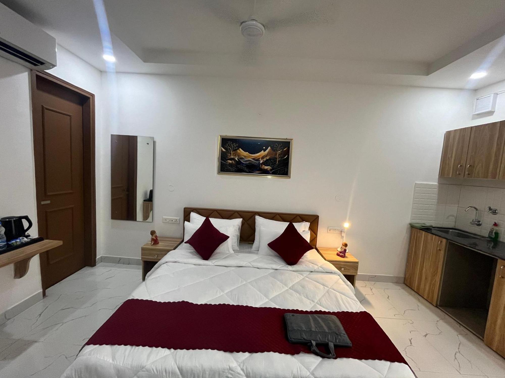 The Lodgers Studio Apartment Infront Of Artemis Hospital Gurugram Gurgaon Eksteriør bilde