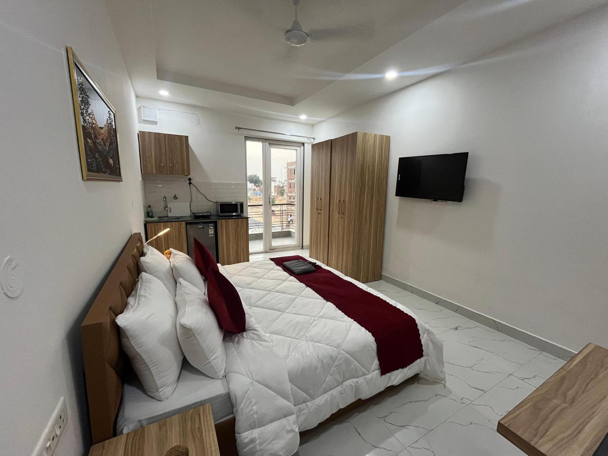 The Lodgers Studio Apartment Infront Of Artemis Hospital Gurugram Gurgaon Eksteriør bilde