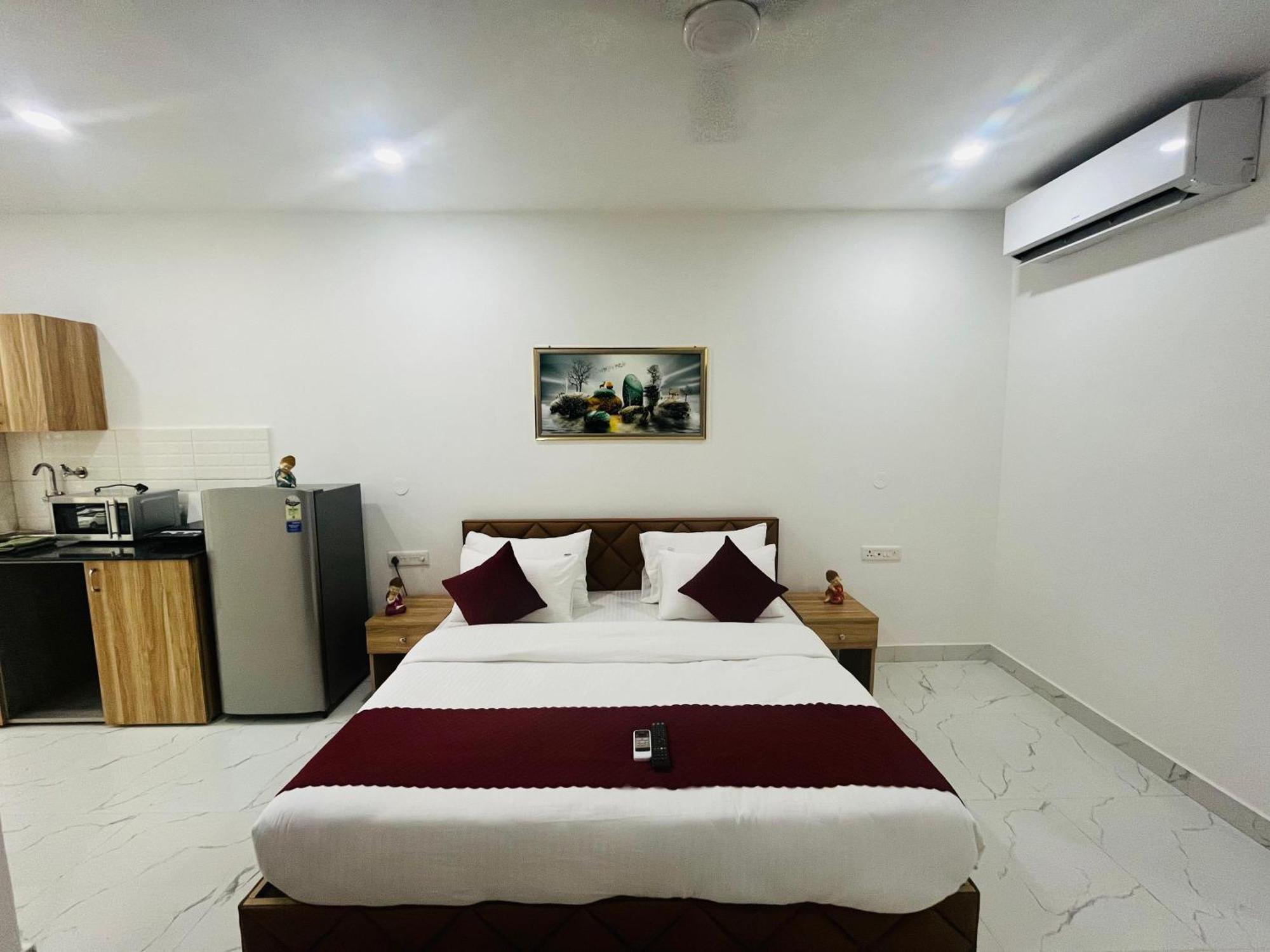 The Lodgers Studio Apartment Infront Of Artemis Hospital Gurugram Gurgaon Eksteriør bilde