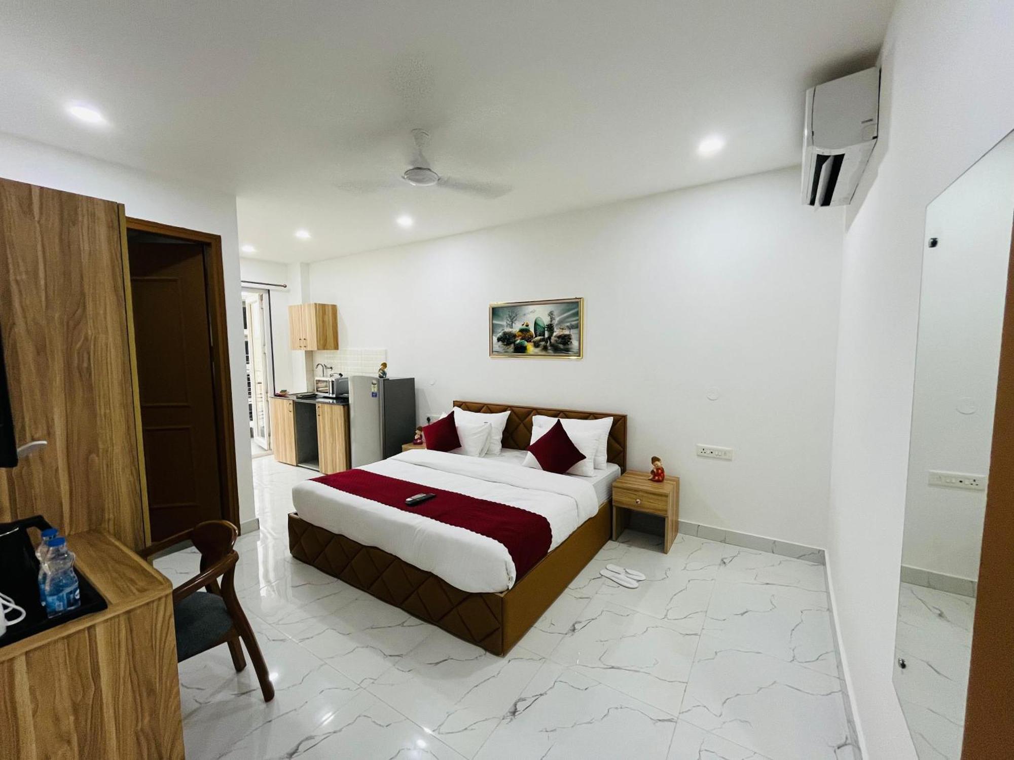 The Lodgers Studio Apartment Infront Of Artemis Hospital Gurugram Gurgaon Eksteriør bilde