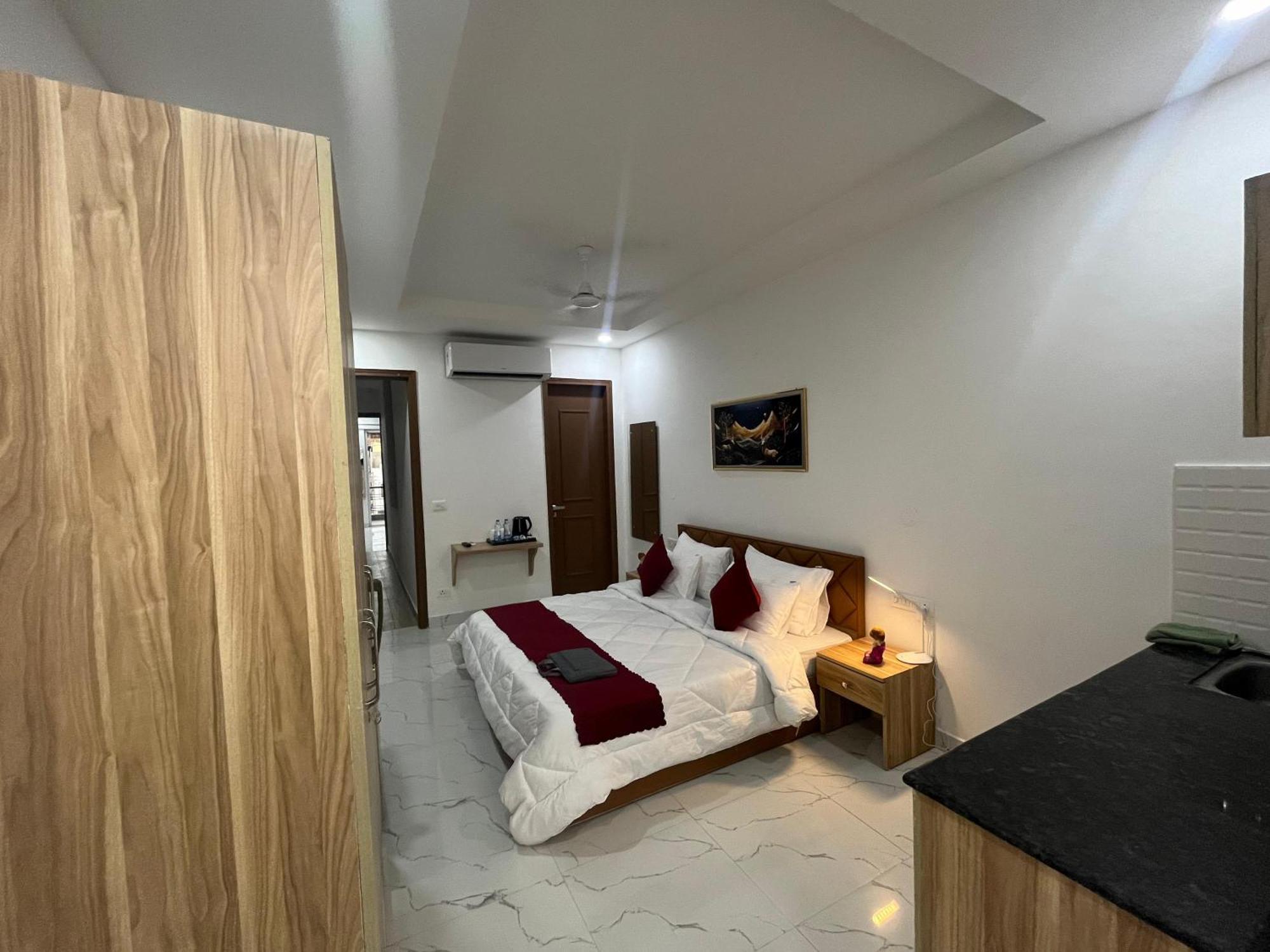 The Lodgers Studio Apartment Infront Of Artemis Hospital Gurugram Gurgaon Eksteriør bilde