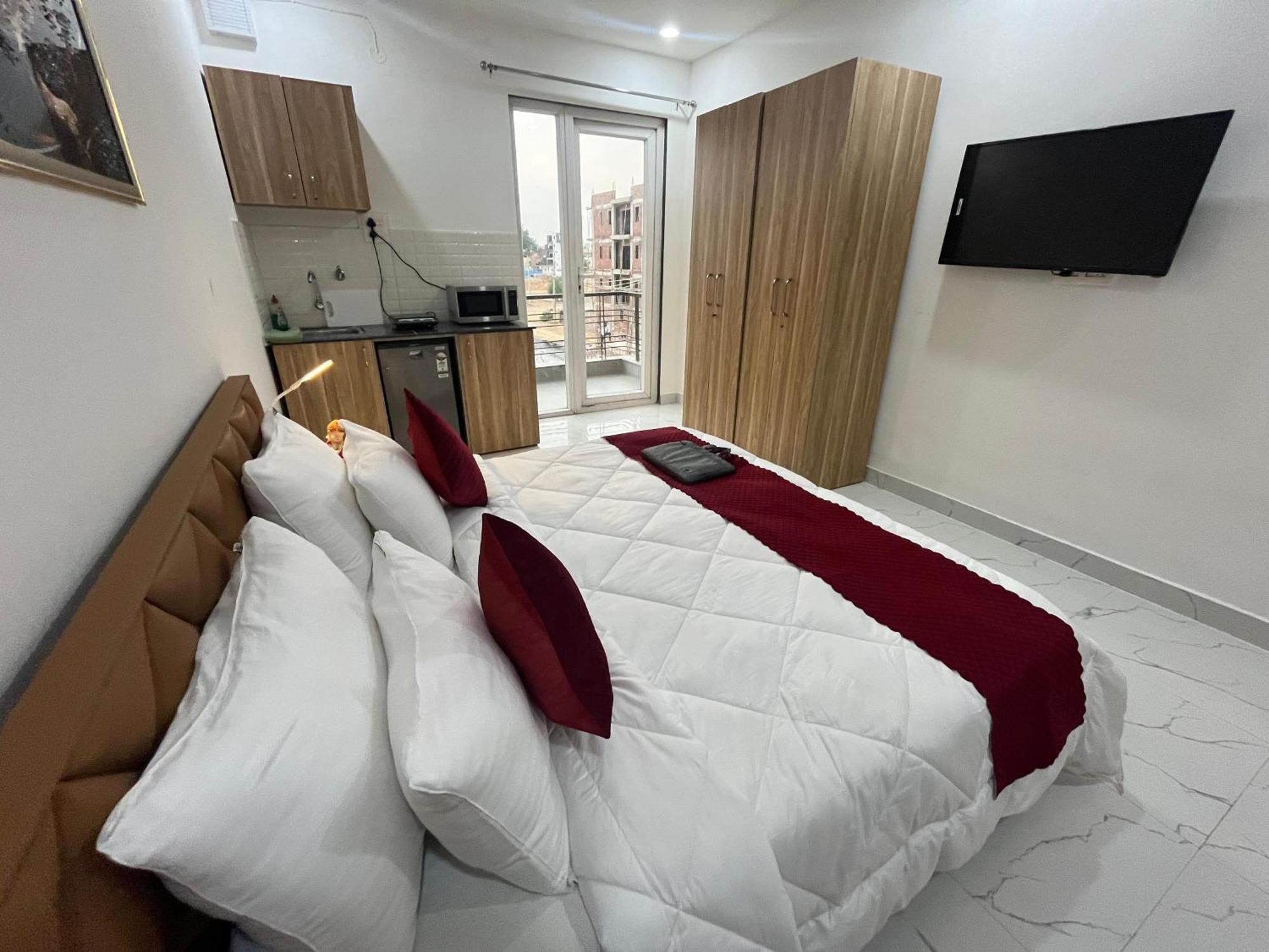 The Lodgers Studio Apartment Infront Of Artemis Hospital Gurugram Gurgaon Eksteriør bilde