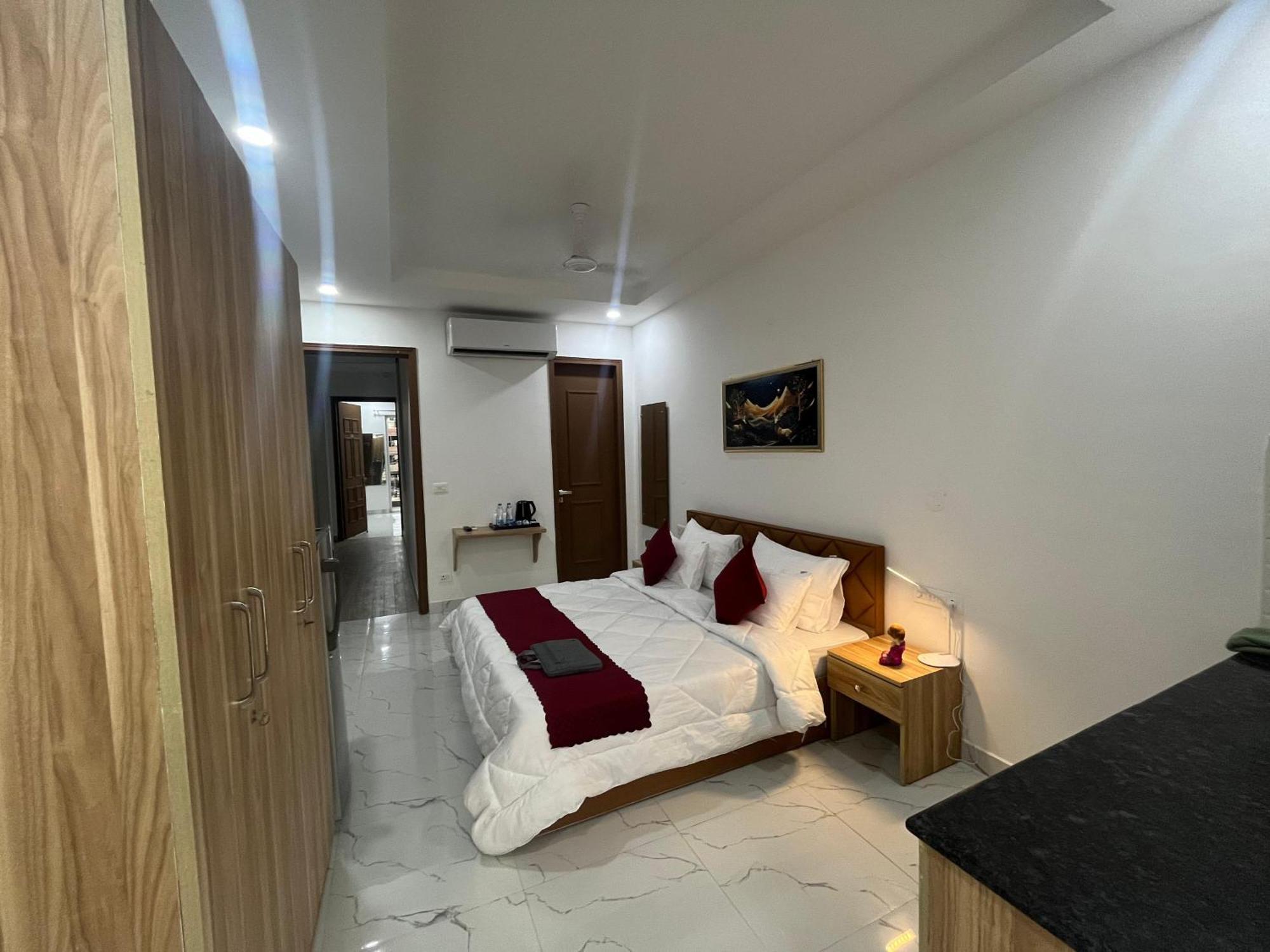 The Lodgers Studio Apartment Infront Of Artemis Hospital Gurugram Gurgaon Eksteriør bilde