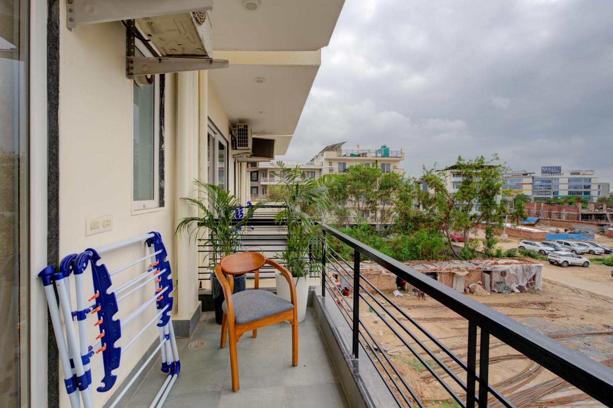 The Lodgers Studio Apartment Infront Of Artemis Hospital Gurugram Gurgaon Eksteriør bilde