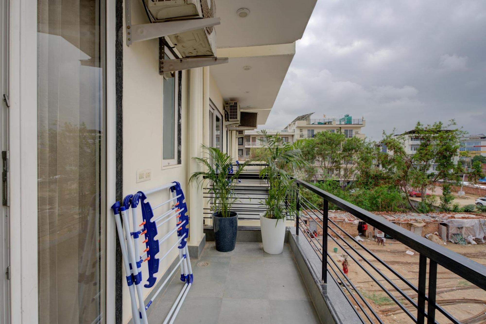 The Lodgers Studio Apartment Infront Of Artemis Hospital Gurugram Gurgaon Eksteriør bilde