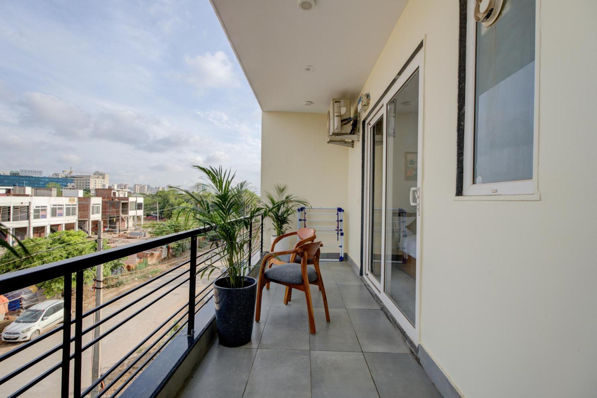 The Lodgers Studio Apartment Infront Of Artemis Hospital Gurugram Gurgaon Eksteriør bilde