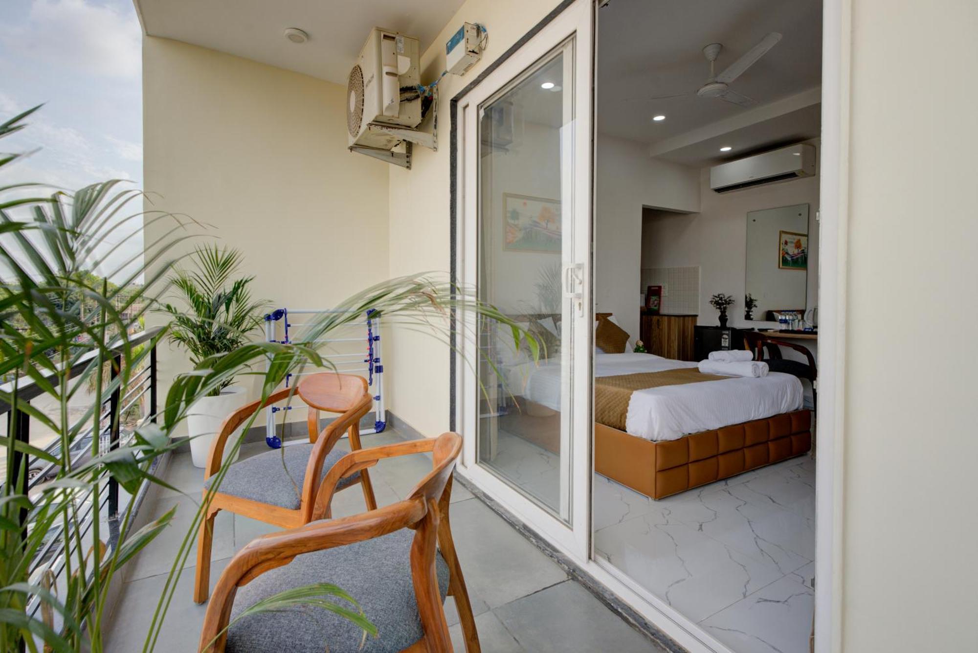 The Lodgers Studio Apartment Infront Of Artemis Hospital Gurugram Gurgaon Eksteriør bilde