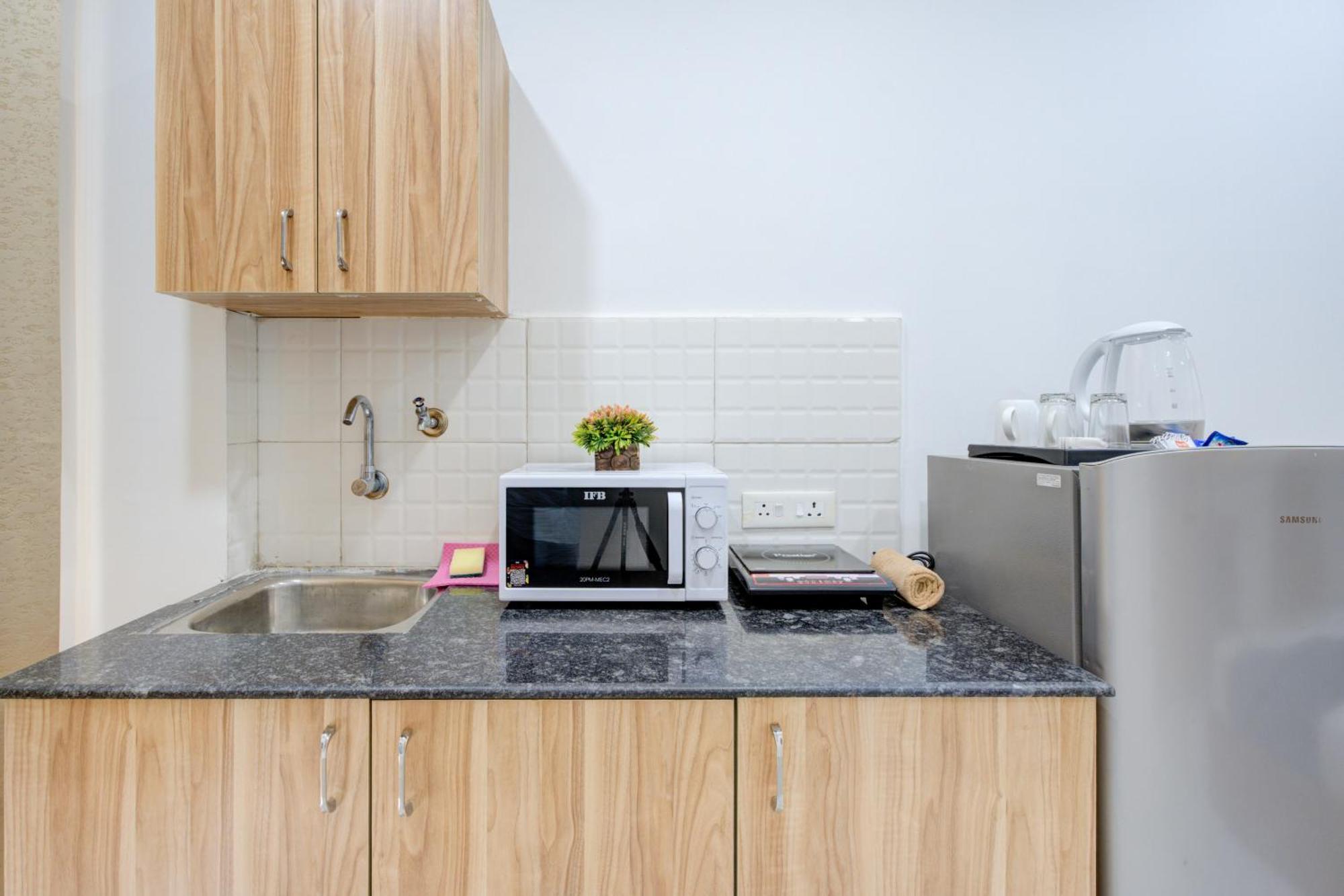 The Lodgers Studio Apartment Infront Of Artemis Hospital Gurugram Gurgaon Eksteriør bilde