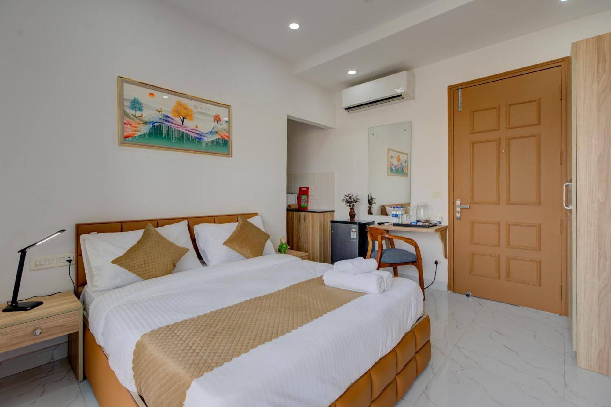 The Lodgers Studio Apartment Infront Of Artemis Hospital Gurugram Gurgaon Eksteriør bilde