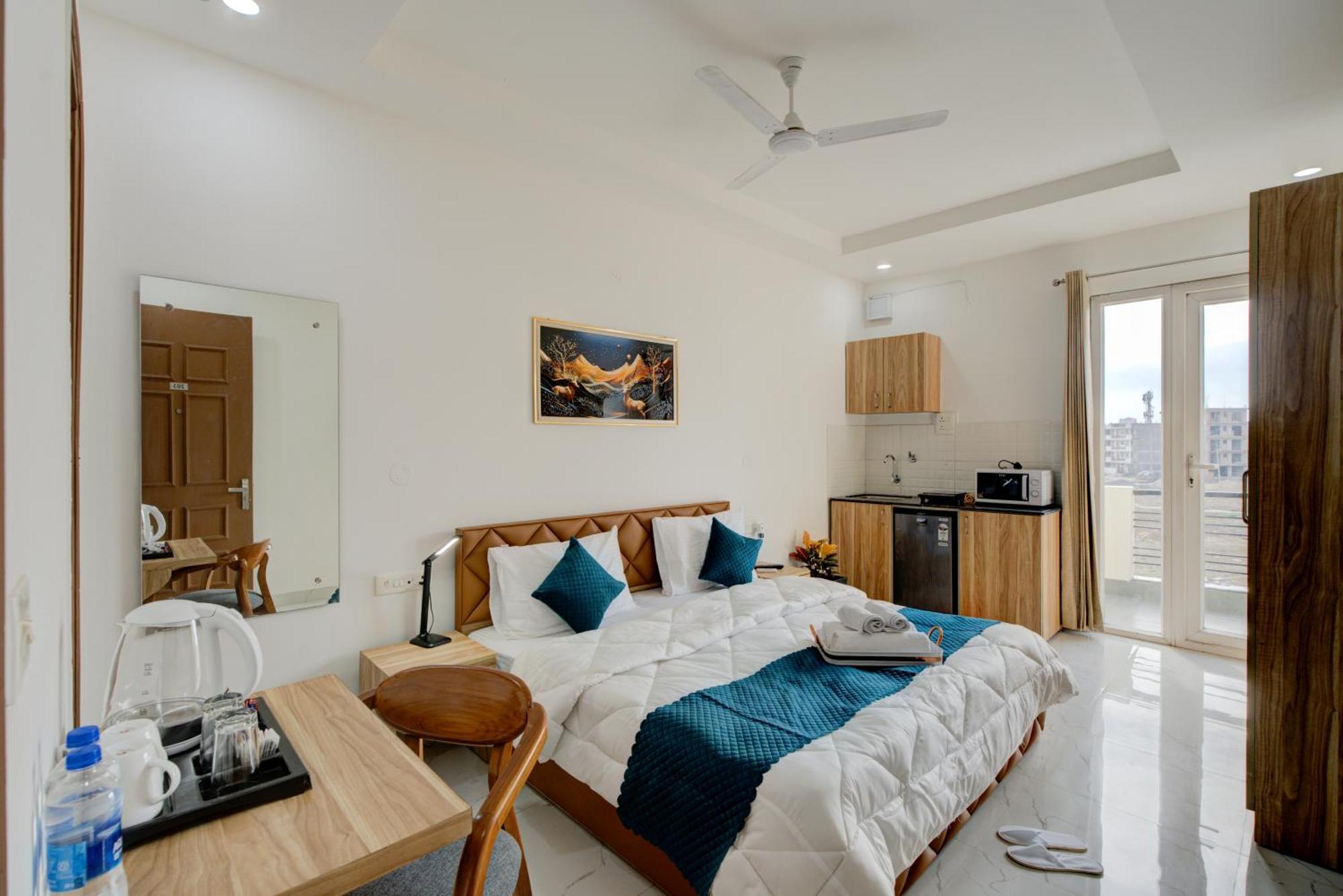 The Lodgers Studio Apartment Infront Of Artemis Hospital Gurugram Gurgaon Eksteriør bilde