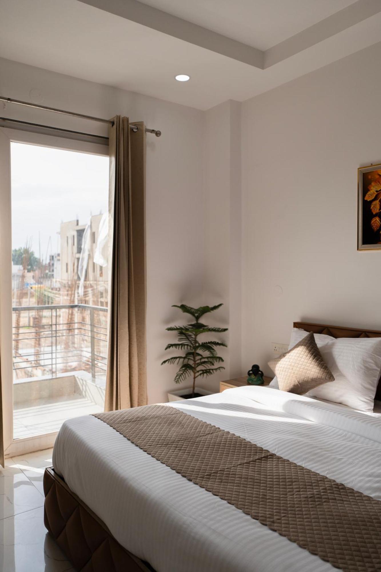 The Lodgers Studio Apartment Infront Of Artemis Hospital Gurugram Gurgaon Eksteriør bilde