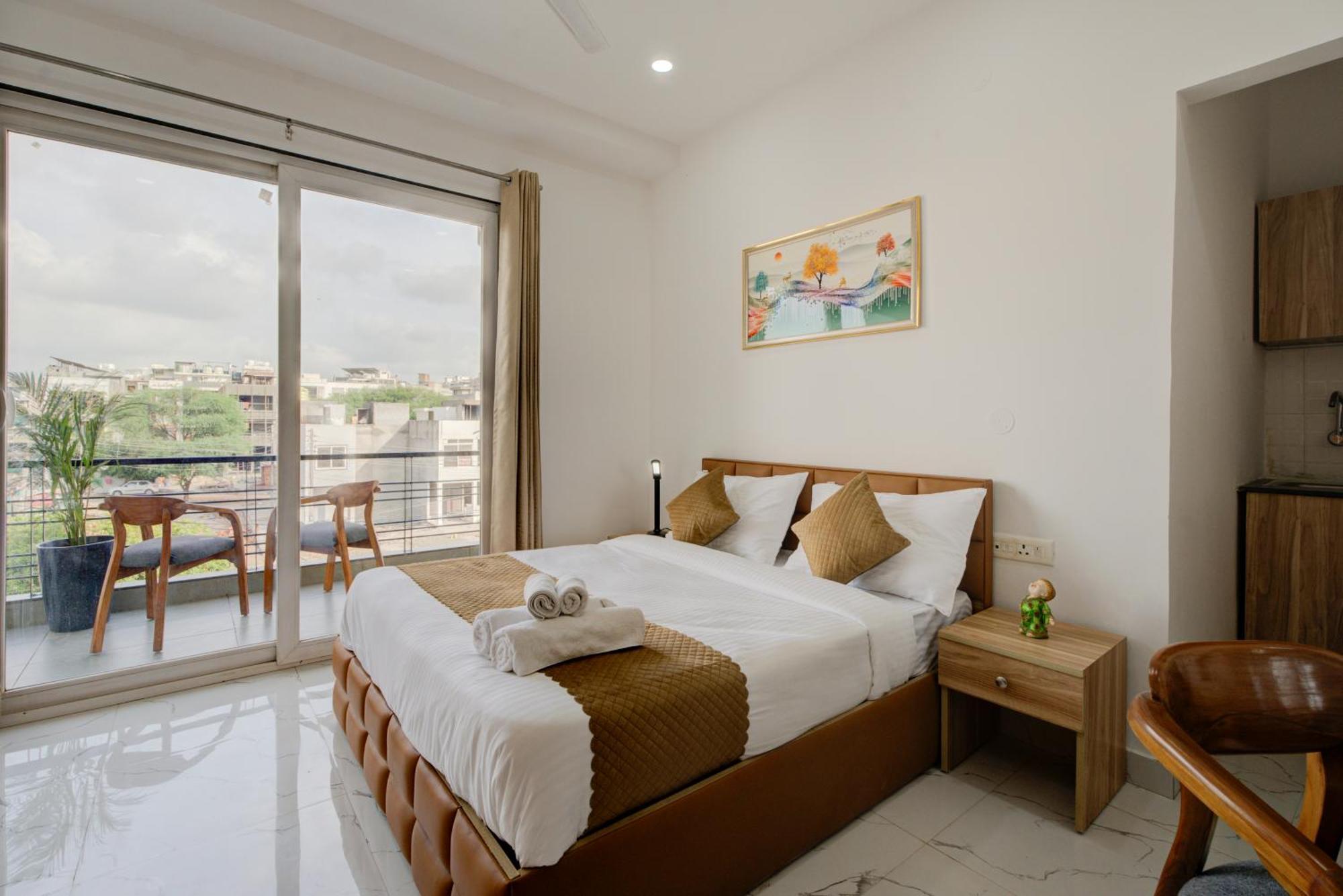 The Lodgers Studio Apartment Infront Of Artemis Hospital Gurugram Gurgaon Eksteriør bilde
