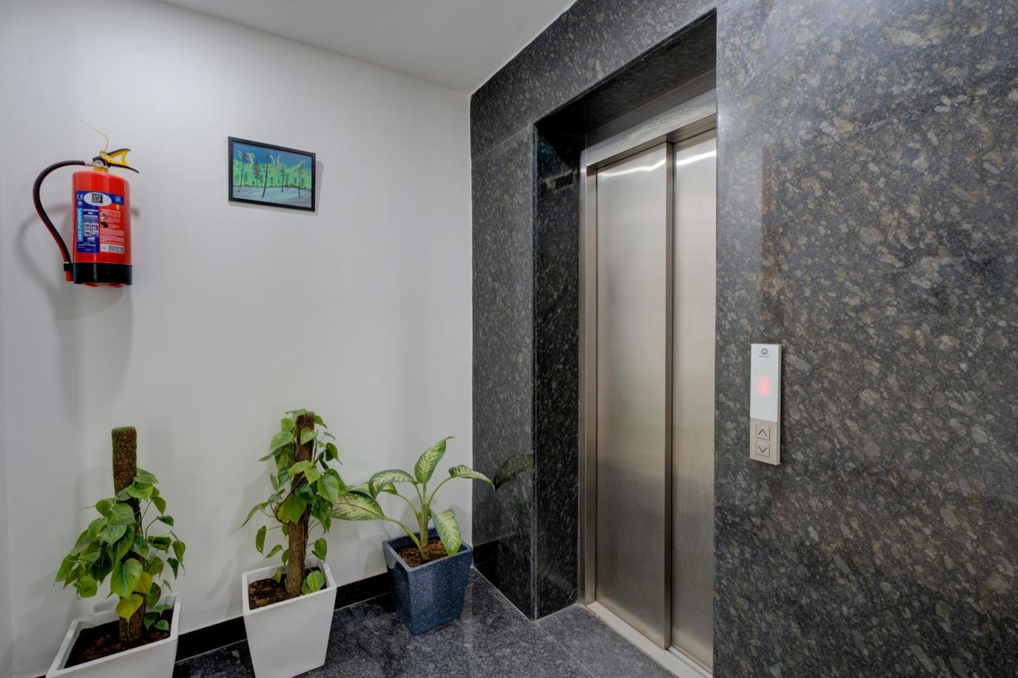 The Lodgers Studio Apartment Infront Of Artemis Hospital Gurugram Gurgaon Eksteriør bilde