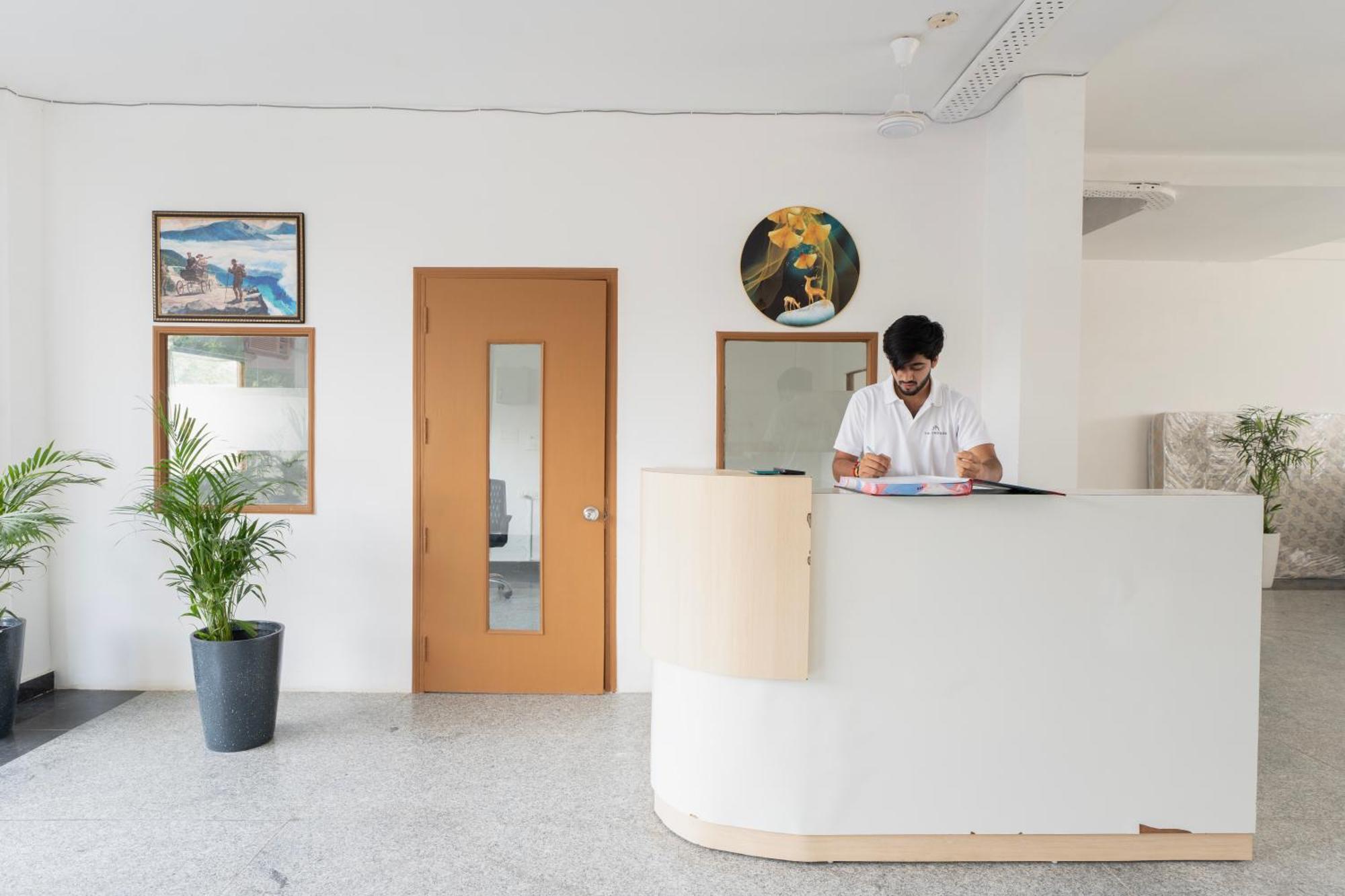 The Lodgers Studio Apartment Infront Of Artemis Hospital Gurugram Gurgaon Eksteriør bilde