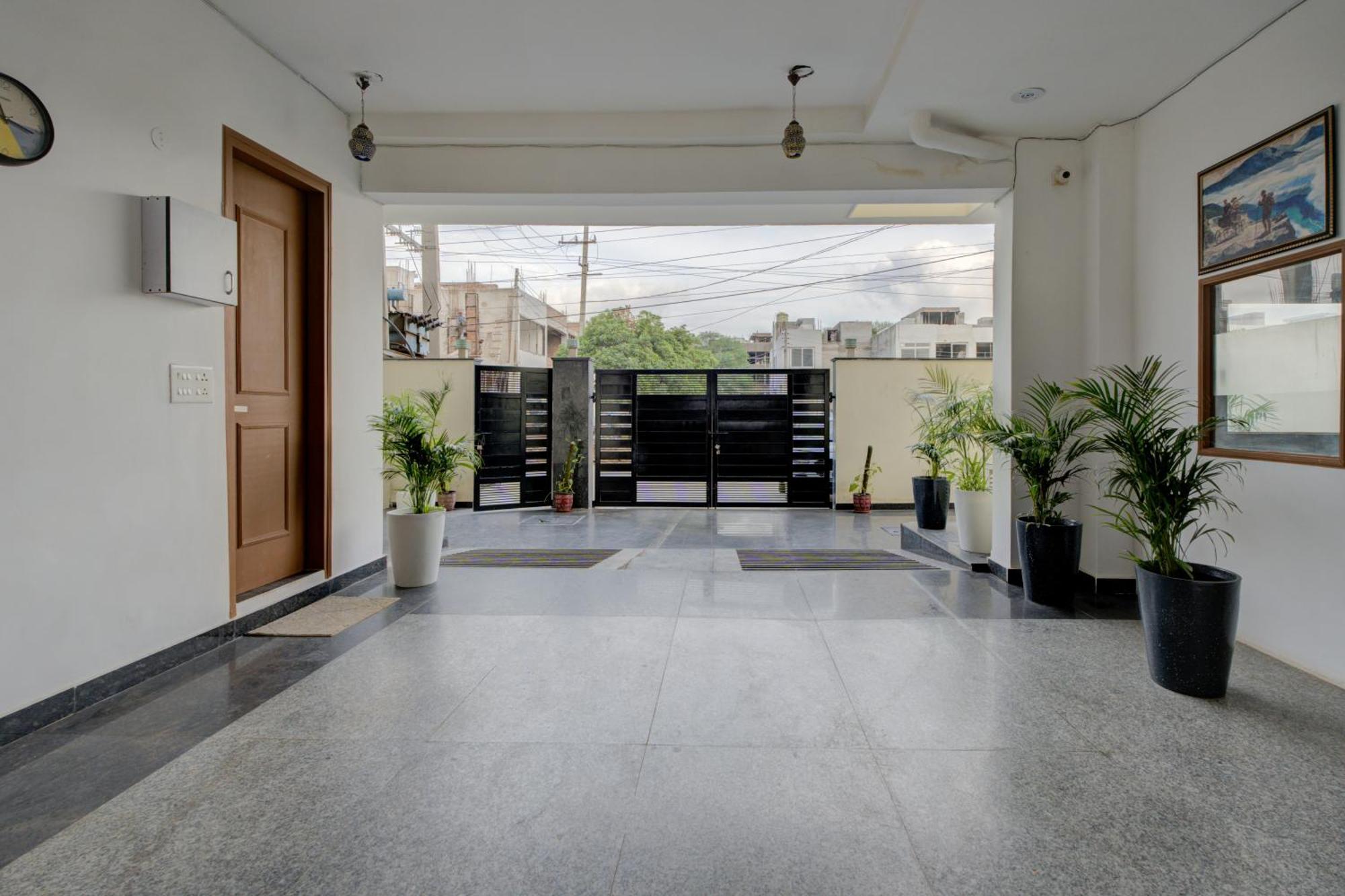 The Lodgers Studio Apartment Infront Of Artemis Hospital Gurugram Gurgaon Eksteriør bilde