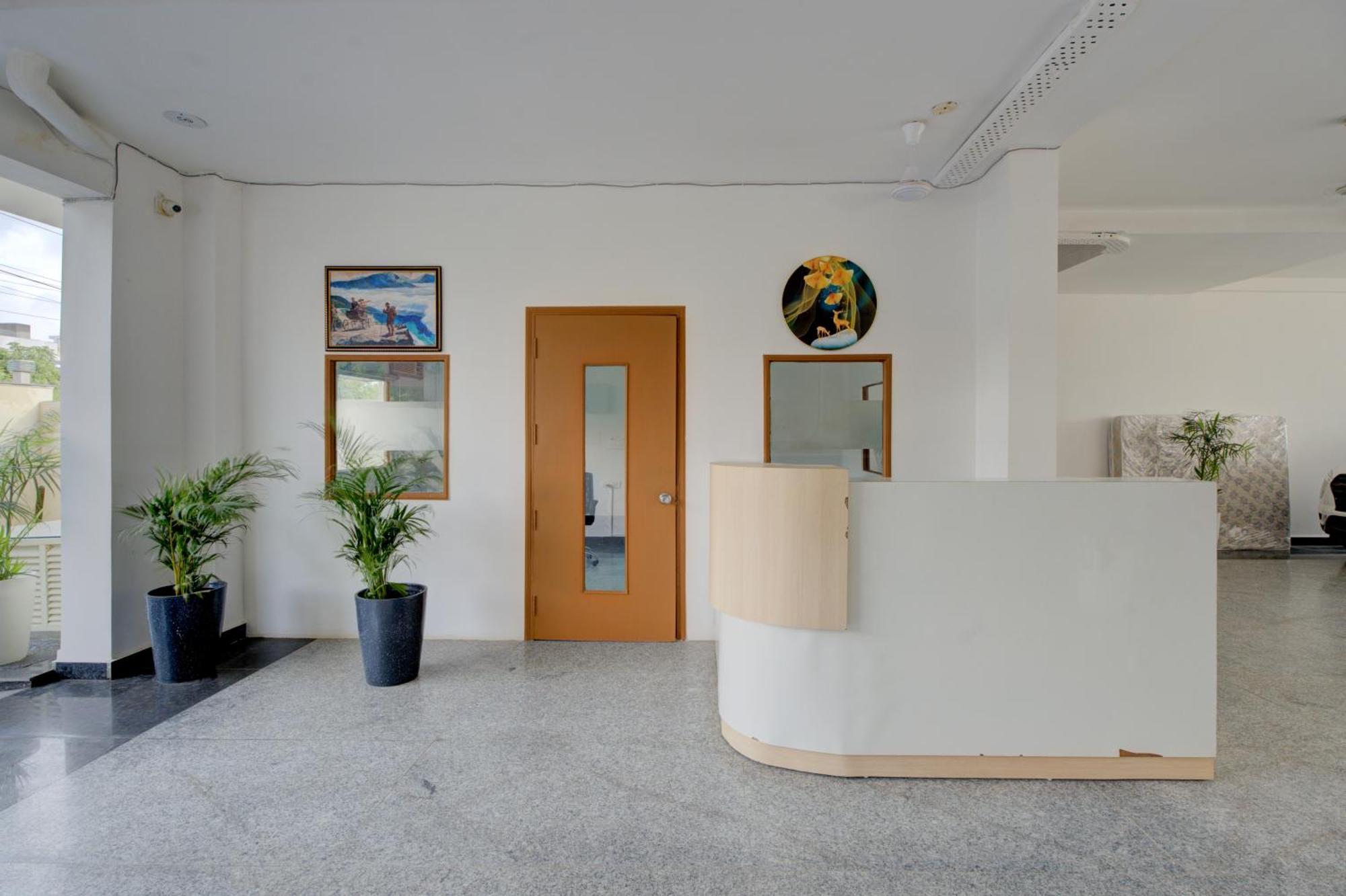 The Lodgers Studio Apartment Infront Of Artemis Hospital Gurugram Gurgaon Eksteriør bilde